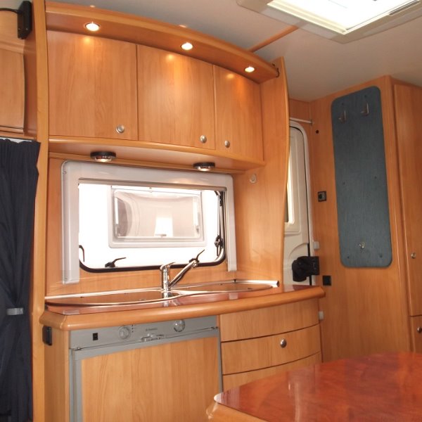 Hobby T550 FS Ford 5,5 mtr Compact Camper Hobby T550 FS Ford 5,5 mtr Compact Camper