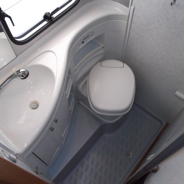 Hobby T550 FS Ford 5,5 mtr Compact Camper Hobby T550 FS Ford 5,5 mtr Compact Camper