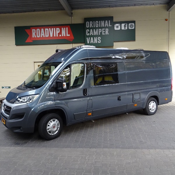 Pössl ROADCAR 640, buscamper, langsbedden, 2,3 ltr, 130 pk, 2017, 13 dkm, antraciet Pössl ROADCAR 640, buscamper, langsbedden, 2,3 ltr, 130 pk, 2017, 13 dkm, antraciet