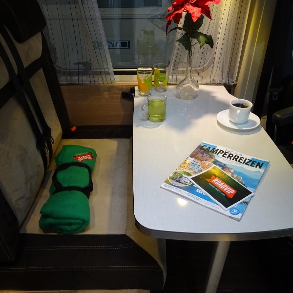 Pössl ROADCAR 640, buscamper, langsbedden, 2,3 ltr, 130 pk, 2017, 13 dkm, antraciet Pössl ROADCAR 640, buscamper, langsbedden, 2,3 ltr, 130 pk, 2017, 13 dkm, antraciet