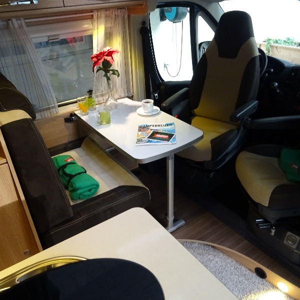 Pössl ROADCAR 640, buscamper, langsbedden, 2,3 ltr, 130 pk, 2017, 13 dkm, antraciet Pössl ROADCAR 640, buscamper, langsbedden, 2,3 ltr, 130 pk, 2017, 13 dkm, antraciet