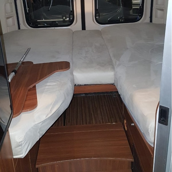 ADRIA Twin 640 SLX, langsb, autom, 6,4 mtr, 2015, 62 dkm, 3.0 ltr,180 pk