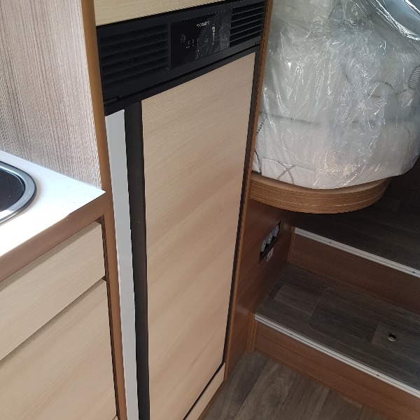 Bravia Swan 636 163 pk, buscamper, langsslaper, hefdak, 2019, 10 dkm