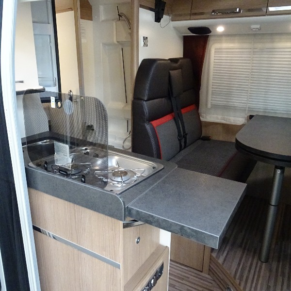 Carthago Malibu Van 600, buscamper, 6 mtr, 130 pk, 2017, 23 dkm, antraciet Carthago Malibu Van 600, buscamper, 6 mtr, 130 pk, 2017, 23 dkm, antraciet