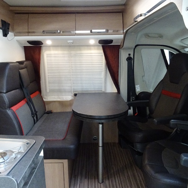 Carthago Malibu Van 600, buscamper, 6 mtr, 130 pk, 2017, 23 dkm, antraciet Carthago Malibu Van 600, buscamper, 6 mtr, 130 pk, 2017, 23 dkm, antraciet