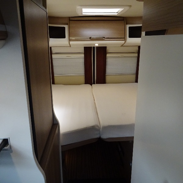 Carthago Malibu Van 600, buscamper, 6 mtr, 130 pk, 2017, 23 dkm, antraciet Carthago Malibu Van 600, buscamper, 6 mtr, 130 pk, 2017, 23 dkm, antraciet