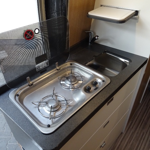 Carthago Malibu Van 600, buscamper, 6 mtr, 130 pk, 2017, 23 dkm, antraciet Carthago Malibu Van 600, buscamper, 6 mtr, 130 pk, 2017, 23 dkm, antraciet