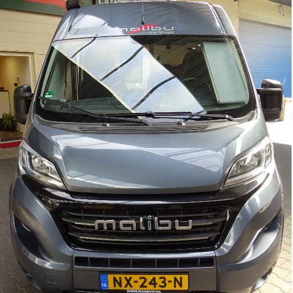 Carthago Malibu Van 600, buscamper, 6 mtr, 130 pk, 2017, 23 dkm, antraciet Carthago Malibu Van 600, buscamper, 6 mtr, 130 pk, 2017, 23 dkm, antraciet