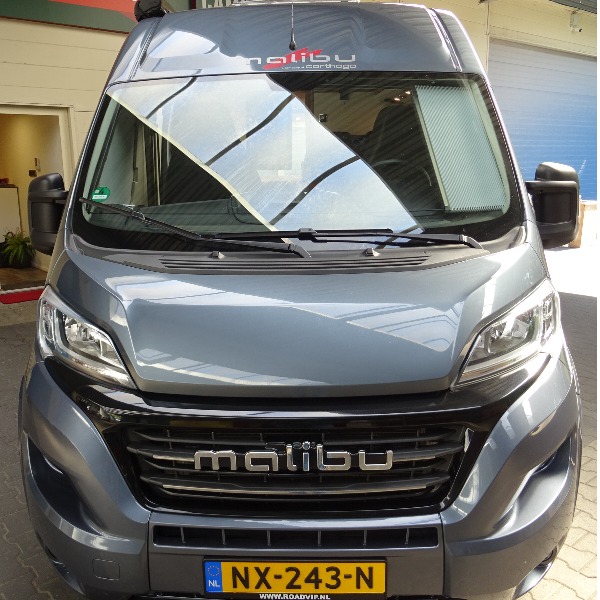 Carthago Malibu Van 600, buscamper, 6 mtr, 130 pk, 2017, 23 dkm, antraciet