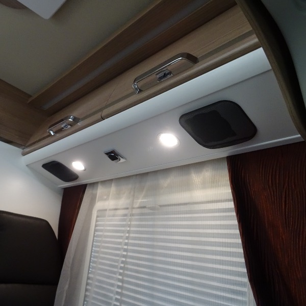 Carthago Malibu Van 600, buscamper, 6 mtr, 130 pk, 2017, 23 dkm, antraciet Carthago Malibu Van 600, buscamper, 6 mtr, 130 pk, 2017, 23 dkm, antraciet