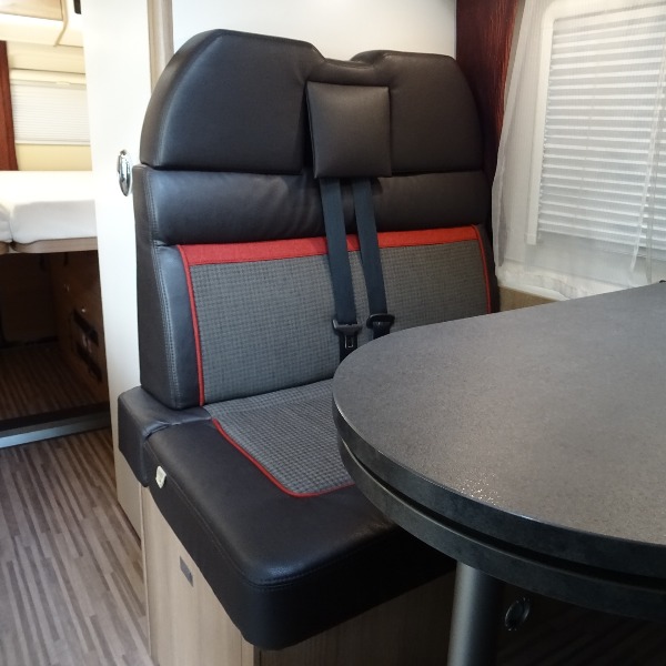 Carthago Malibu Van 600, buscamper, 6 mtr, 130 pk, 2017, 23 dkm, antraciet Carthago Malibu Van 600, buscamper, 6 mtr, 130 pk, 2017, 23 dkm, antraciet