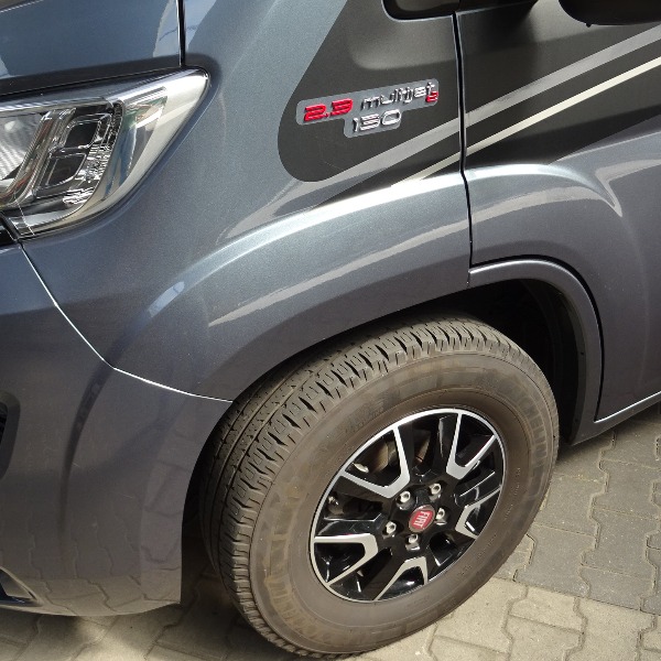 Carthago Malibu Van 600, buscamper, 6 mtr, 130 pk, 2017, 23 dkm, antraciet Carthago Malibu Van 600, buscamper, 6 mtr, 130 pk, 2017, 23 dkm, antraciet