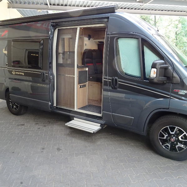 Carthago Malibu Van 600, buscamper, 6 mtr, 130 pk, 2017, 23 dkm, antraciet