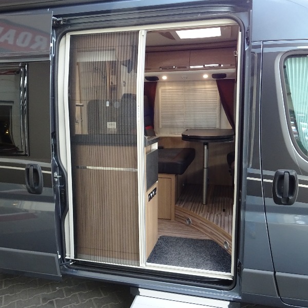 Carthago Malibu Van 600, buscamper, 6 mtr, 130 pk, 2017, 23 dkm, antraciet Carthago Malibu Van 600, buscamper, 6 mtr, 130 pk, 2017, 23 dkm, antraciet