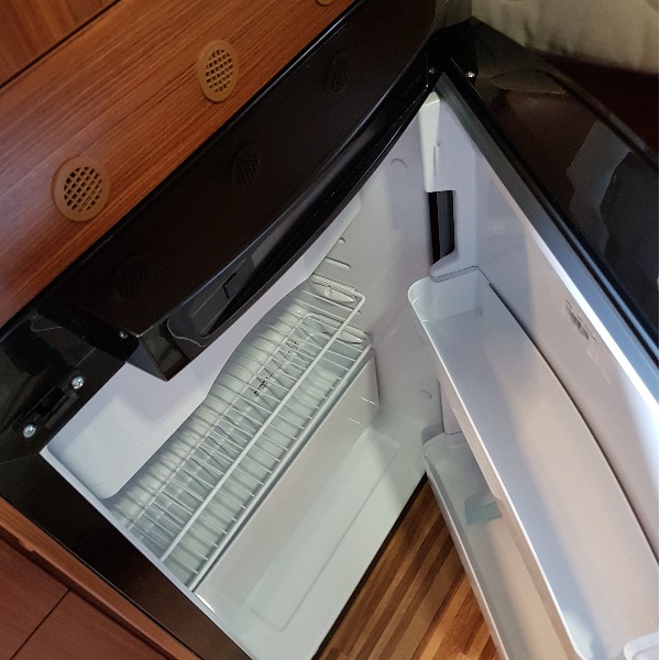 Adria Twin Buscamper, 6 mtr, bj 2013, 59 dkm, 130 pk, antr. grijs Adria Twin Buscamper, 6 mtr, bj 2013, 59 dkm, 130 pk, antr. grijs