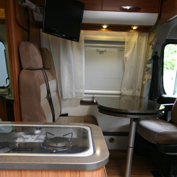 Adria Twin Buscamper, 6 mtr, bj 2013, 59 dkm, 130 pk, antr. grijs