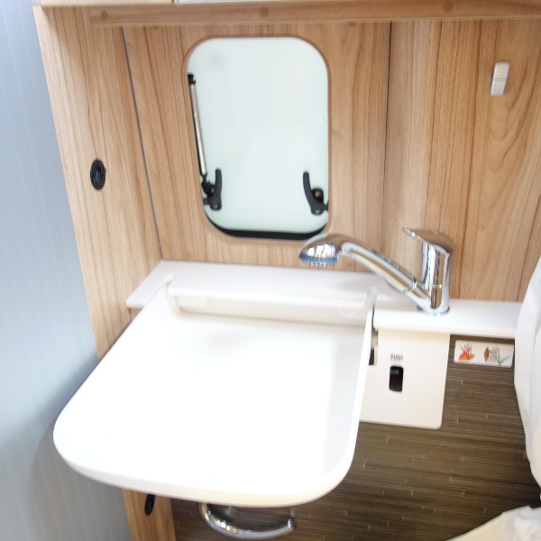 Hymer Sierra Nevada buscamper, 6,4 mtr,bj 2018,2500 km,150 pk,automaat,wit Hymer Sierra Nevada buscamper, 6,4 mtr,bj 2018,2500 km,150 pk,automaat,wit