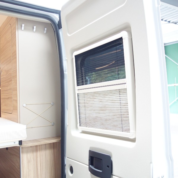 Hymer Sierra Nevada buscamper, 6,4 mtr,bj 2018,2500 km,150 pk,automaat,wit Hymer Sierra Nevada buscamper, 6,4 mtr,bj 2018,2500 km,150 pk,automaat,wit