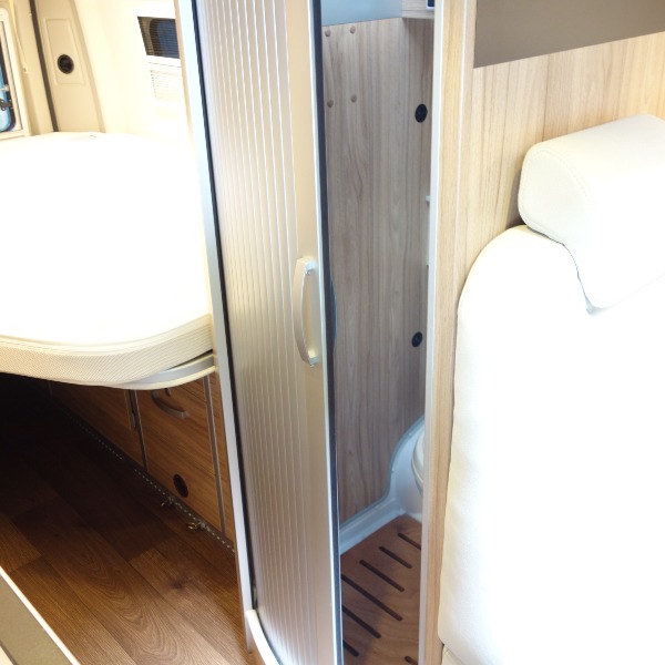 Hymer Sierra Nevada buscamper, 6,4 mtr,bj 2018,2500 km,150 pk,automaat,wit Hymer Sierra Nevada buscamper, 6,4 mtr,bj 2018,2500 km,150 pk,automaat,wit