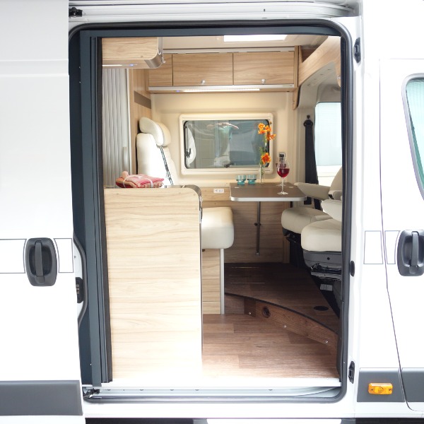 Hymer Sierra Nevada buscamper, 6,4 mtr,bj 2018,2500 km,150 pk,automaat,wit Hymer Sierra Nevada buscamper, 6,4 mtr,bj 2018,2500 km,150 pk,automaat,wit
