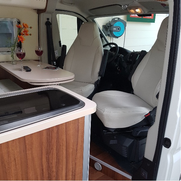 Roller Team Livingstone Prestige Duo, halfautomaat, buscamper, langsslaper, 2015, 45 dkm, 6,4 mtr. Roller Team Livingstone Prestige Duo, halfautomaat, buscamper, langsslaper, 2015, 45 dkm, 6,4 mtr.