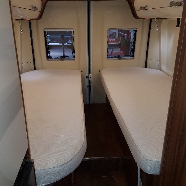 Roller Team Livingstone Prestige Duo, halfautomaat, buscamper, langsslaper, 2015, 45 dkm, 6,4 mtr. Roller Team Livingstone Prestige Duo, halfautomaat, buscamper, langsslaper, 2015, 45 dkm, 6,4 mtr.