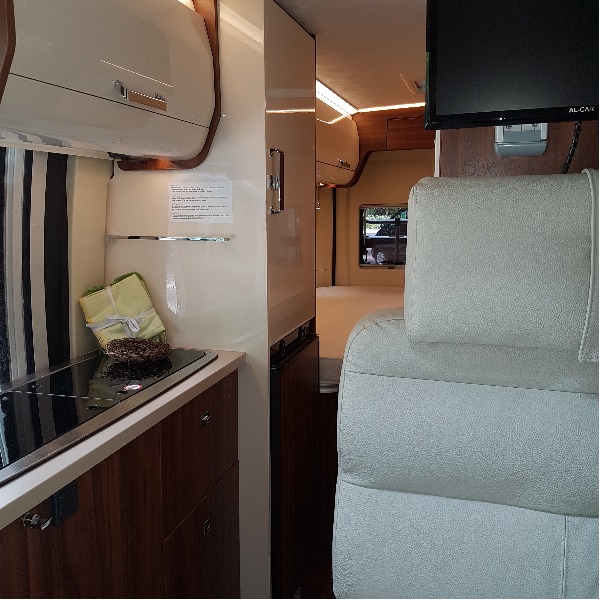 Roller Team Livingstone Prestige Duo, halfautomaat, buscamper, langsslaper, 2015, 45 dkm, 6,4 mtr. Roller Team Livingstone Prestige Duo, halfautomaat, buscamper, langsslaper, 2015, 45 dkm, 6,4 mtr.
