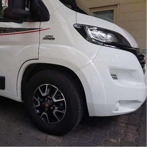Roller Team Livingstone Prestige Duo, halfautomaat, buscamper, langsslaper, 2015, 45 dkm, 6,4 mtr. Roller Team Livingstone Prestige Duo, halfautomaat, buscamper, langsslaper, 2015, 45 dkm, 6,4 mtr.