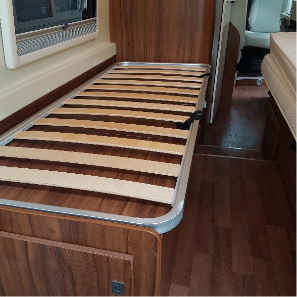 Roller Team Livingstone Prestige Duo, halfautomaat, buscamper, langsslaper, 2015, 45 dkm, 6,4 mtr. Roller Team Livingstone Prestige Duo, halfautomaat, buscamper, langsslaper, 2015, 45 dkm, 6,4 mtr.