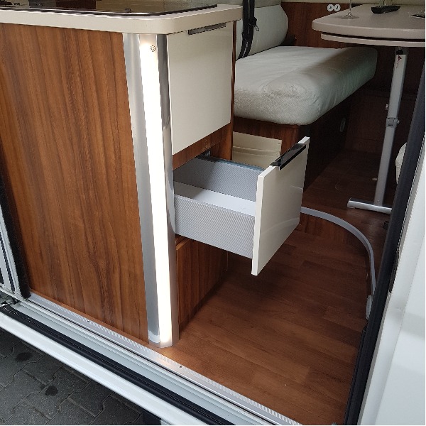 Roller Team Livingstone Prestige Duo, halfautomaat, buscamper, langsslaper, 2015, 45 dkm, 6,4 mtr. Roller Team Livingstone Prestige Duo, halfautomaat, buscamper, langsslaper, 2015, 45 dkm, 6,4 mtr.