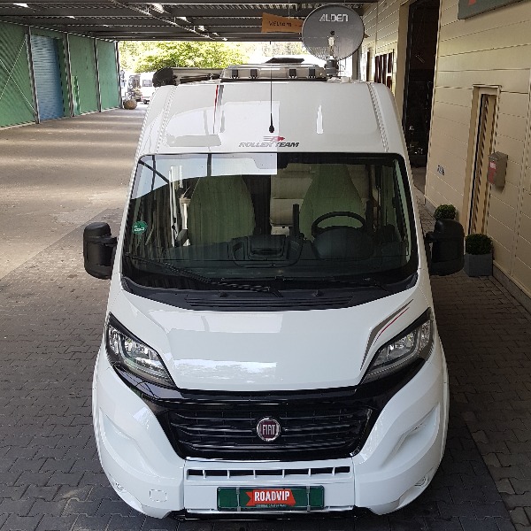 Roller Team Livingstone Prestige Duo, halfautomaat, buscamper, langsslaper, 2015, 45 dkm, 6,4 mtr. Roller Team Livingstone Prestige Duo, halfautomaat, buscamper, langsslaper, 2015, 45 dkm, 6,4 mtr.