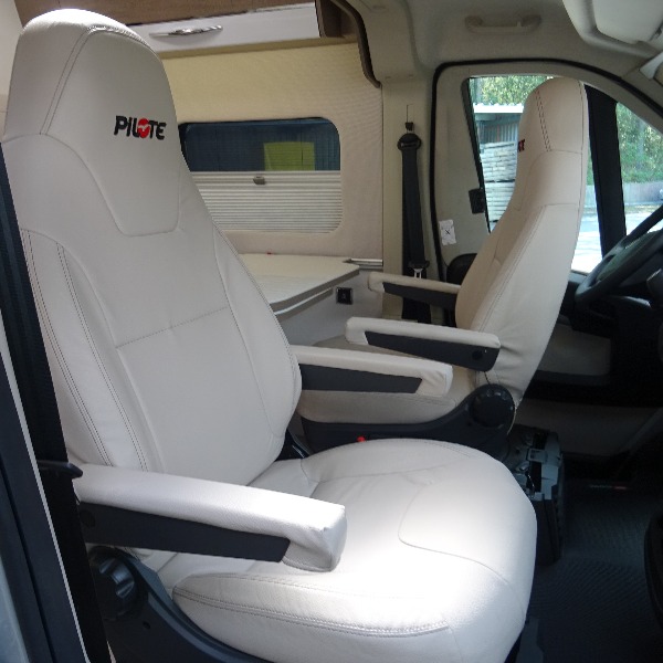 Pilote V630, buscamper, 6,4 mtr, langsbedden, 2019, 8 dkm