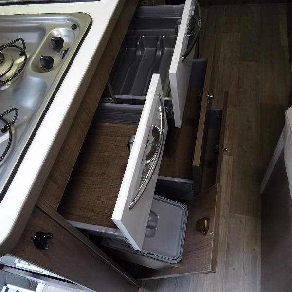 Pilote V630, buscamper, 6,4 mtr, langsbedden, 2019, 8 dkm Pilote V630, buscamper, 6,4 mtr, langsbedden, 2019, 8 dkm