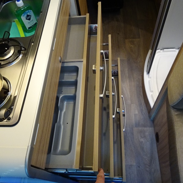 HymerCar Yellowstone, buscamper, 6,4 mtr. langsbedden, AUTOMAAT, 2019, 0 km. HymerCar Yellowstone, buscamper, 6,4 mtr. langsbedden, AUTOMAAT, 2019, 0 km.