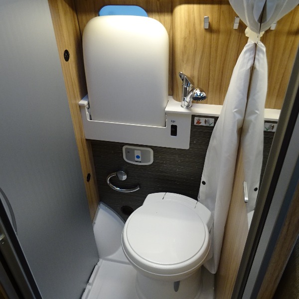 HymerCar Yellowstone, buscamper, 6,4 mtr. langsbedden, AUTOMAAT, 2019, 0 km. HymerCar Yellowstone, buscamper, 6,4 mtr. langsbedden, AUTOMAAT, 2019, 0 km.