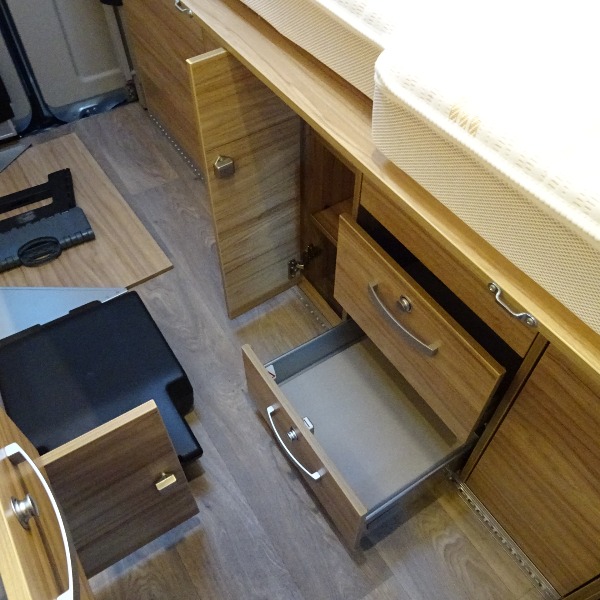 HymerCar Yellowstone, buscamper, 6,4 mtr. langsbedden, AUTOMAAT, 2019, 0 km. HymerCar Yellowstone, buscamper, 6,4 mtr. langsbedden, AUTOMAAT, 2019, 0 km.