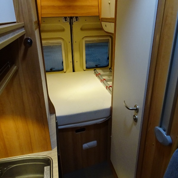 Pössl Vario, 6mtr. buscamper, 4 vaste slaapplaatsen, verhoogd dak, 2013, 50 dkm Pössl Vario, 6mtr. buscamper, 4 vaste slaapplaatsen, verhoogd dak, 2013, 50 dkm