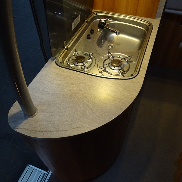 Pössl Vario, 6mtr. buscamper, 4 vaste slaapplaatsen, verhoogd dak, 2013, 50 dkm Pössl Vario, 6mtr. buscamper, 4 vaste slaapplaatsen, verhoogd dak, 2013, 50 dkm