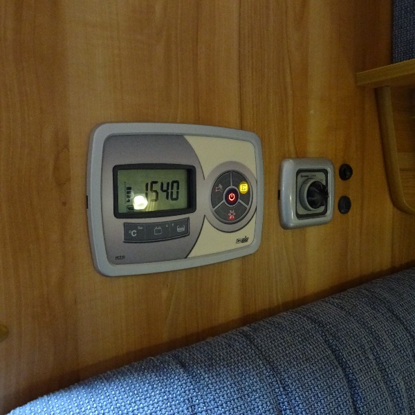 Pössl Vario, 6mtr. buscamper, 4 vaste slaapplaatsen, verhoogd dak, 2013, 50 dkm Pössl Vario, 6mtr. buscamper, 4 vaste slaapplaatsen, verhoogd dak, 2013, 50 dkm