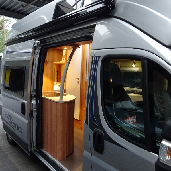 Pössl Vario, 6mtr. buscamper, 4 vaste slaapplaatsen, verhoogd dak, 2013, 50 dkm Pössl Vario, 6mtr. buscamper, 4 vaste slaapplaatsen, verhoogd dak, 2013, 50 dkm