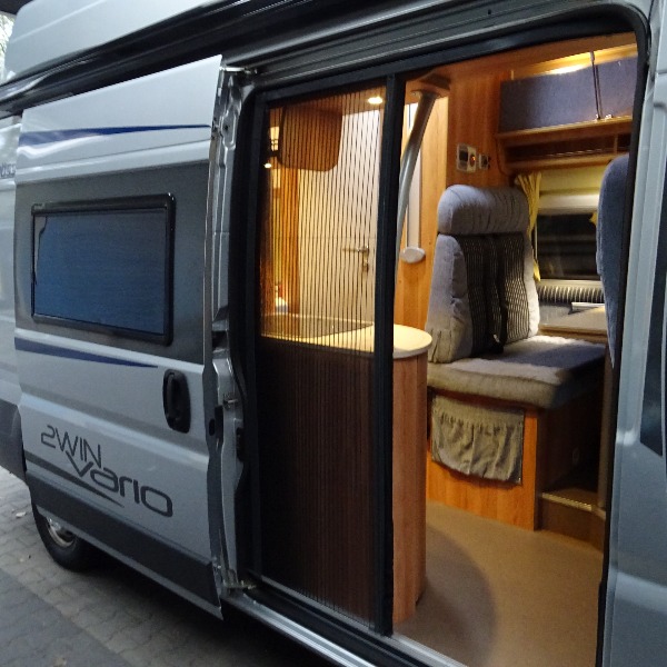 Pössl Vario, 6mtr. buscamper, 4 vaste slaapplaatsen, verhoogd dak, 2013, 50 dkm Pössl Vario, 6mtr. buscamper, 4 vaste slaapplaatsen, verhoogd dak, 2013, 50 dkm