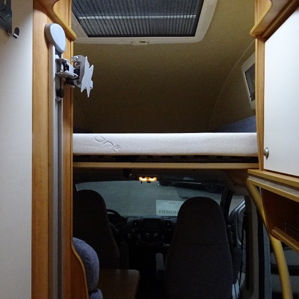 Pössl Vario, 6mtr. buscamper, 4 vaste slaapplaatsen, verhoogd dak, 2013, 50 dkm Pössl Vario, 6mtr. buscamper, 4 vaste slaapplaatsen, verhoogd dak, 2013, 50 dkm
