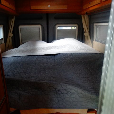 IN PRIJS VERLAAGD Pössl ROADCRUISER, buscamper, langsbedden, 6,4 MTR., bj. 2011, met. grijs. IN PRIJS VERLAAGD Pössl ROADCRUISER, buscamper, langsbedden, 6,4 MTR., bj. 2011, met. grijs.