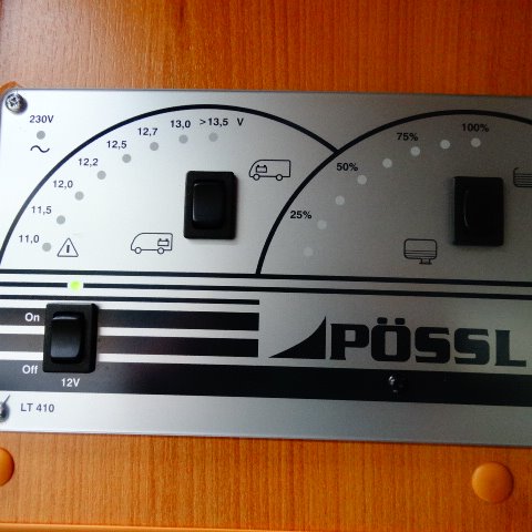 IN PRIJS VERLAAGD Pössl ROADCRUISER, buscamper, langsbedden, 6,4 MTR., bj. 2011, met. grijs. IN PRIJS VERLAAGD Pössl ROADCRUISER, buscamper, langsbedden, 6,4 MTR., bj. 2011, met. grijs.