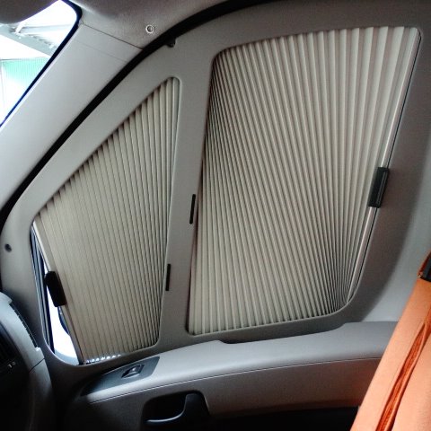 IN PRIJS VERLAAGD Pössl ROADCRUISER, buscamper, langsbedden, 6,4 MTR., bj. 2011, met. grijs. IN PRIJS VERLAAGD Pössl ROADCRUISER, buscamper, langsbedden, 6,4 MTR., bj. 2011, met. grijs.