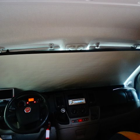 IN PRIJS VERLAAGD Pössl ROADCRUISER, buscamper, langsbedden, 6,4 MTR., bj. 2011, met. grijs. IN PRIJS VERLAAGD Pössl ROADCRUISER, buscamper, langsbedden, 6,4 MTR., bj. 2011, met. grijs.
