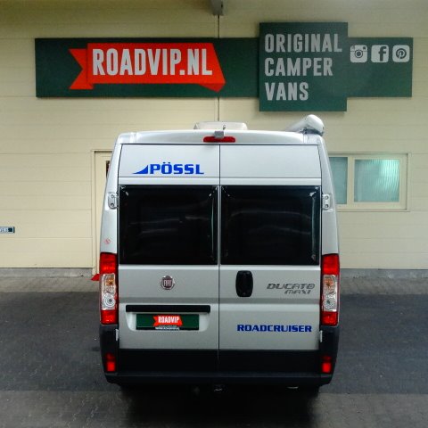 IN PRIJS VERLAAGD Pössl ROADCRUISER, buscamper, langsbedden, 6,4 MTR., bj. 2011, met. grijs.