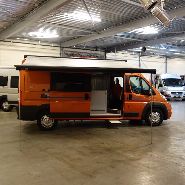 Adria Twin BUSCAMPER, 6 mtr. bj. 2010, met. orange