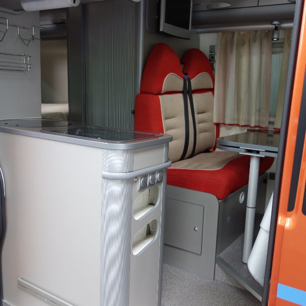 Adria Twin BUSCAMPER, 6 mtr. bj. 2010, met. orange