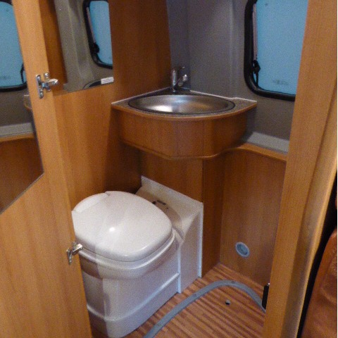 Fiat Ducato Pössl 2WIN, buscamper, bj. 2010, 120 pk, met. champagne Fiat Ducato Pössl 2WIN, buscamper, bj. 2010, 120 pk, met. champagne